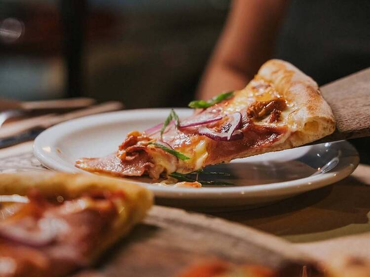 Pizzas estilo napolitano en un ambiente familiar