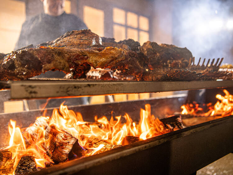 Heritage Fire brings “live-fire” cooking to 2025 tour with Whiskies of the World at select stops