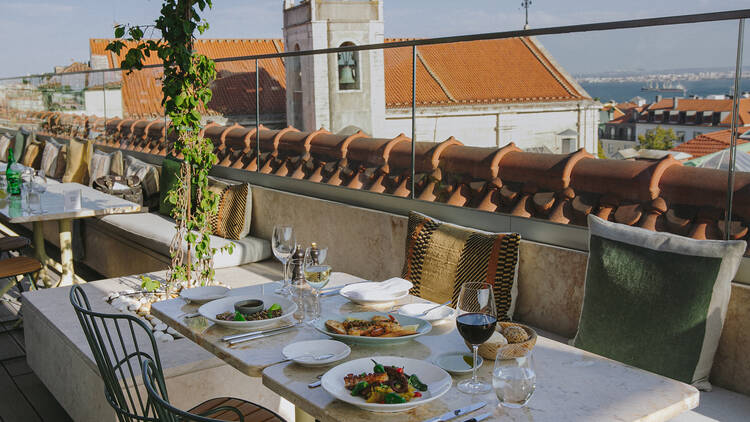 Lumi Rooftop Bar & Restaurant