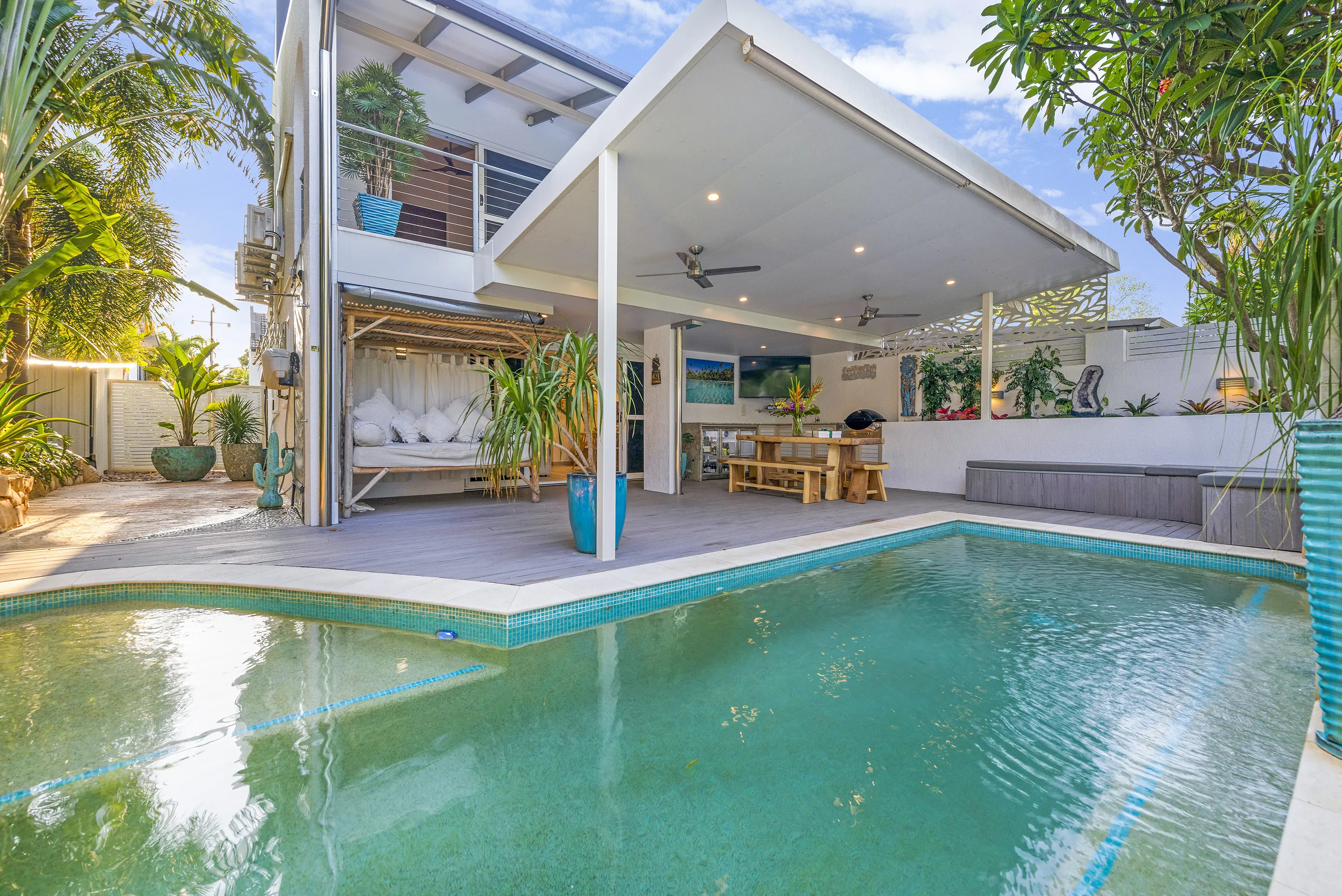 House with big pool
