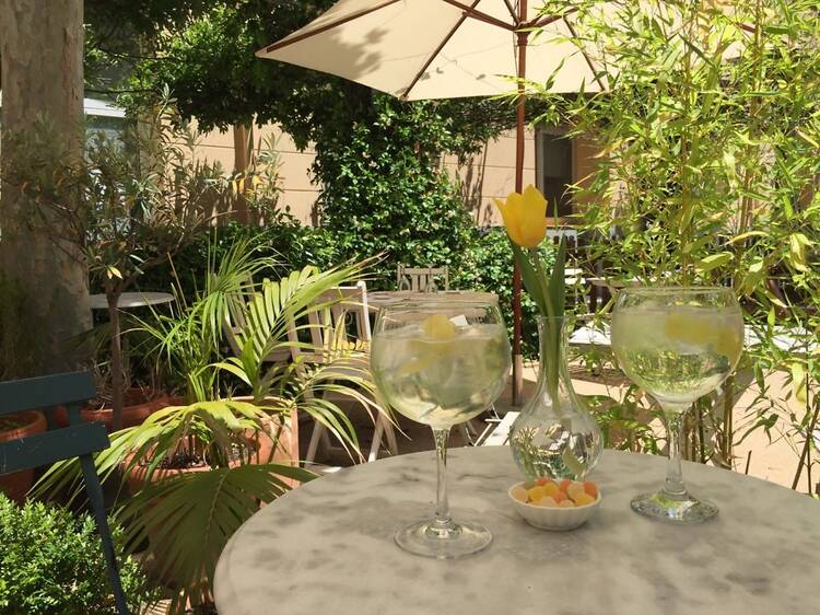 Una terraza secreta, un antiguo txoko vasco o los mojitos de La Habana, entre los nuevos Soletes Repsol de Madrid