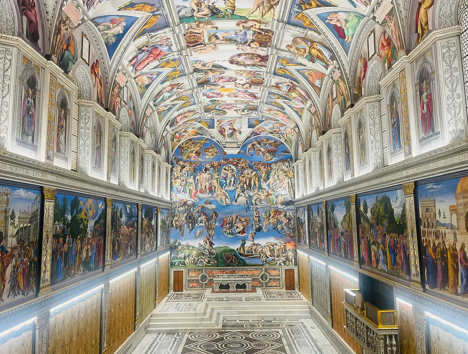 A exposição conta com uma Capela Sistina em miniatura ('Untitled')