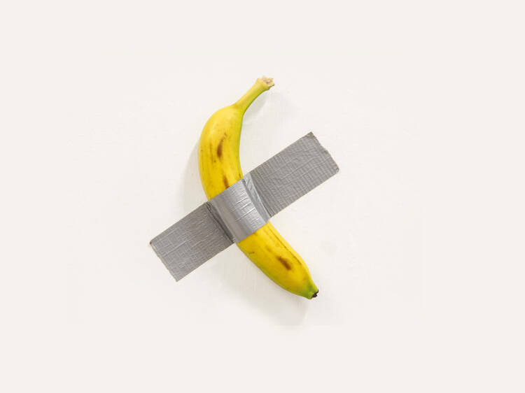 A irreverência de Maurizio Cattelan chegou a Serralves e há mais para ver além da famosa banana colada à parede