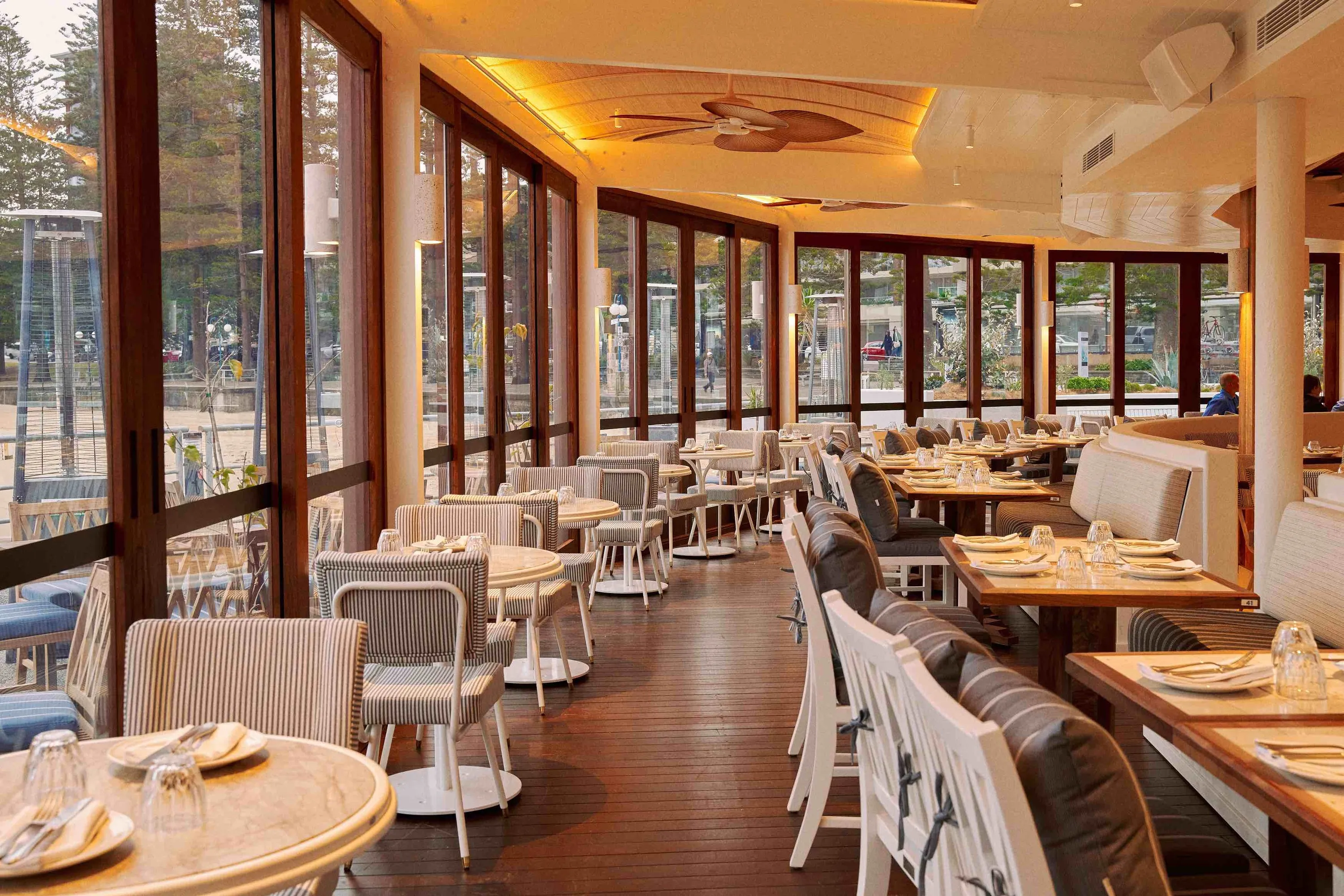 Inside Felons Seafood
