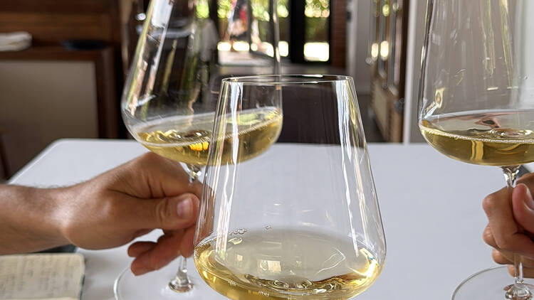 Siglos de vino: de un restaurante contemporáneo...