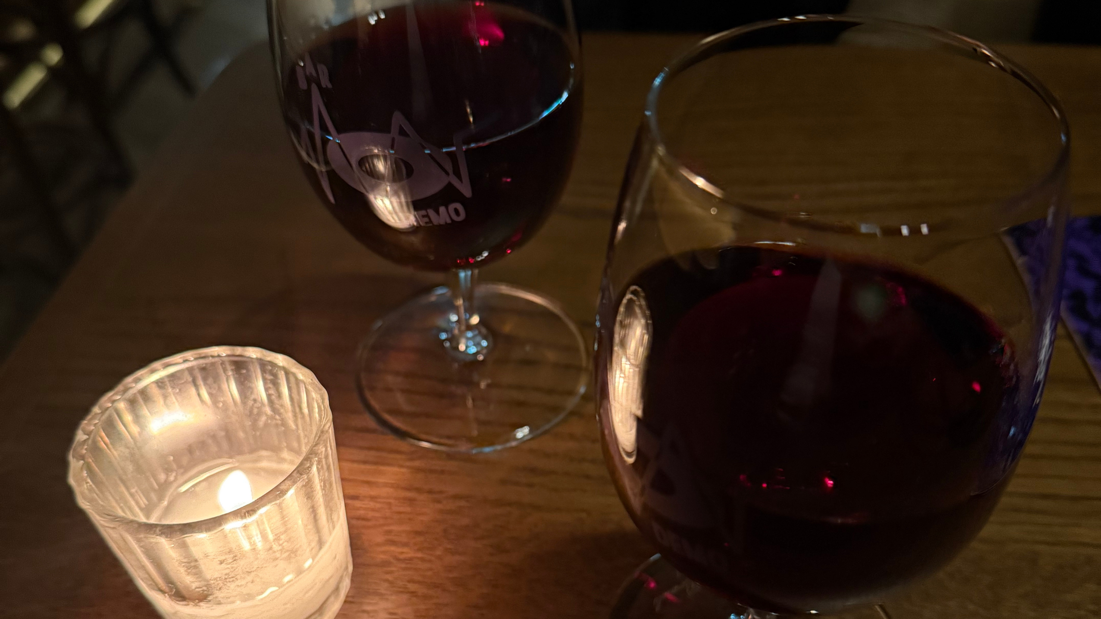 Wine glasses at Bar Demo