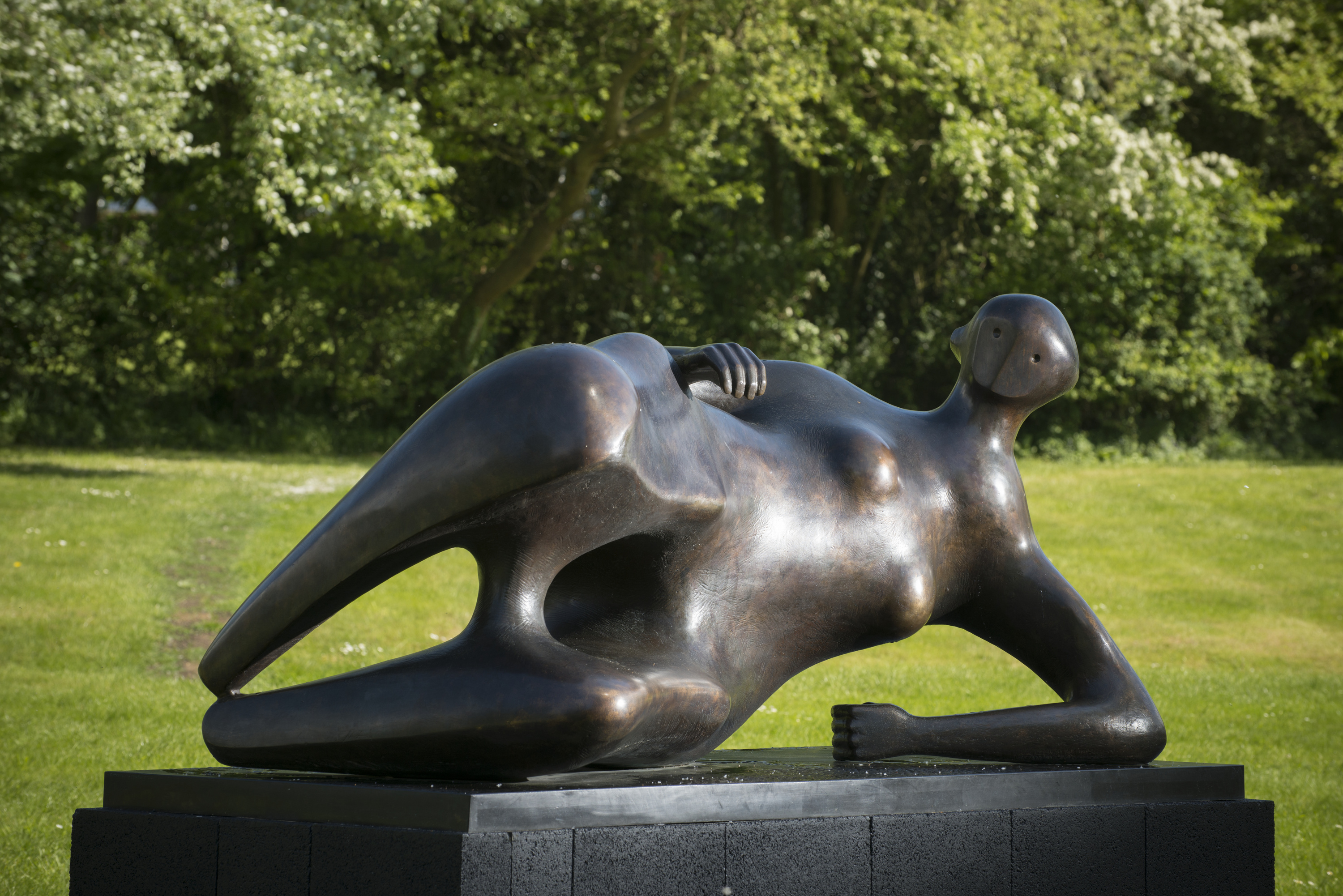 ‘Reclining Woman’, Henry Moore 