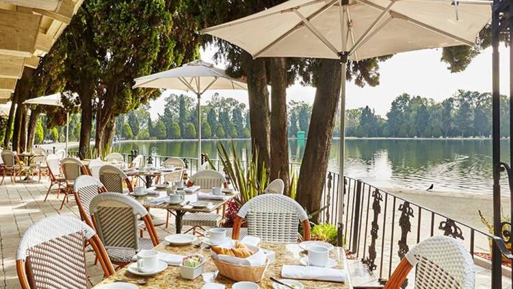 Tomar el brunch en Bistro Chapultepec