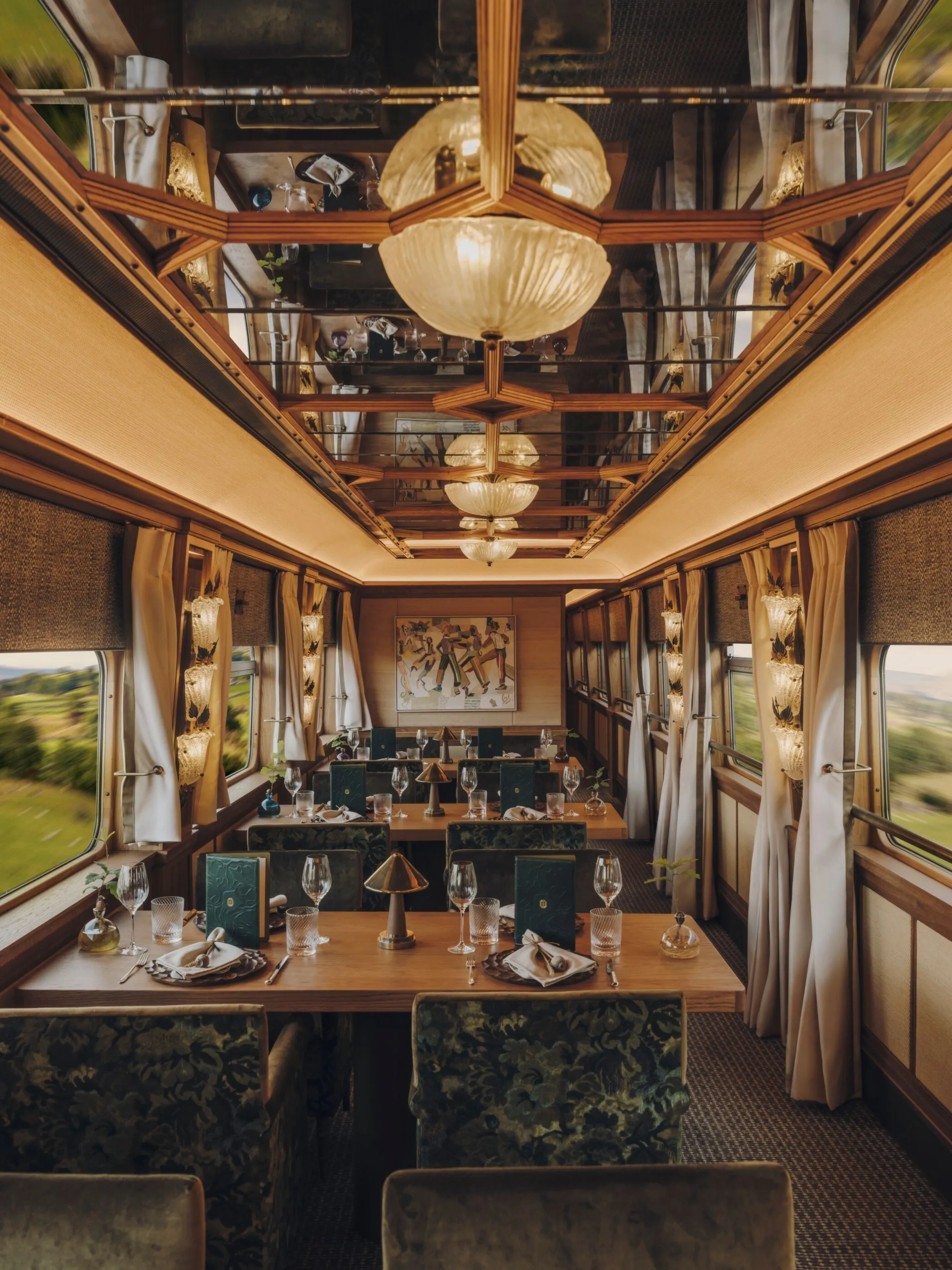 Dining cart in the Britanic Explorer