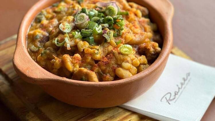 Disfrutar de un locro en Raíces Cocina Casera