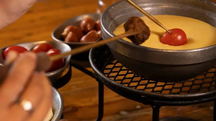 Degustar una fondue gourmet en La Fondue Restaurant Palermo