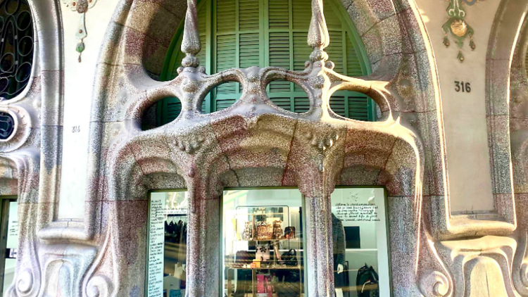  Casa Bloom Barcelona, casa comalat