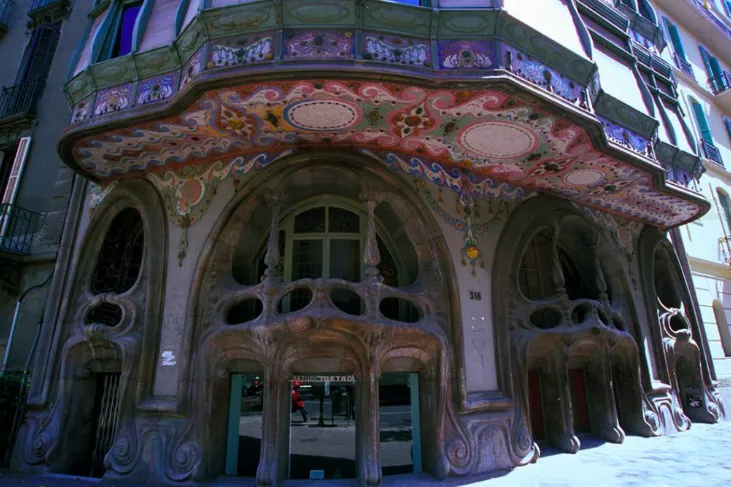 Casa Bloom Barcelona, casa comalat