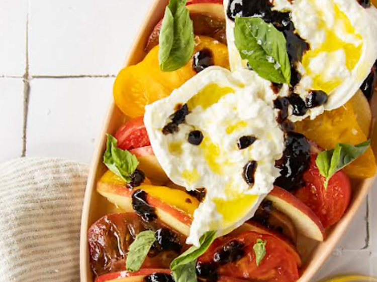 Ensalada caprese con burrata