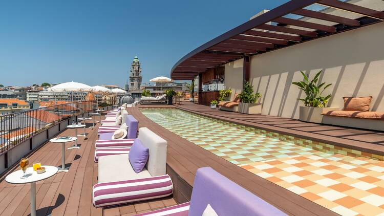 O rooftop do The Social Hub tem vista panorâmica para a cidade do Porto