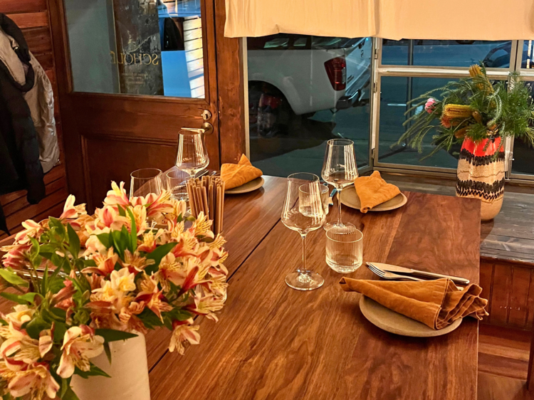 Intimate dining table