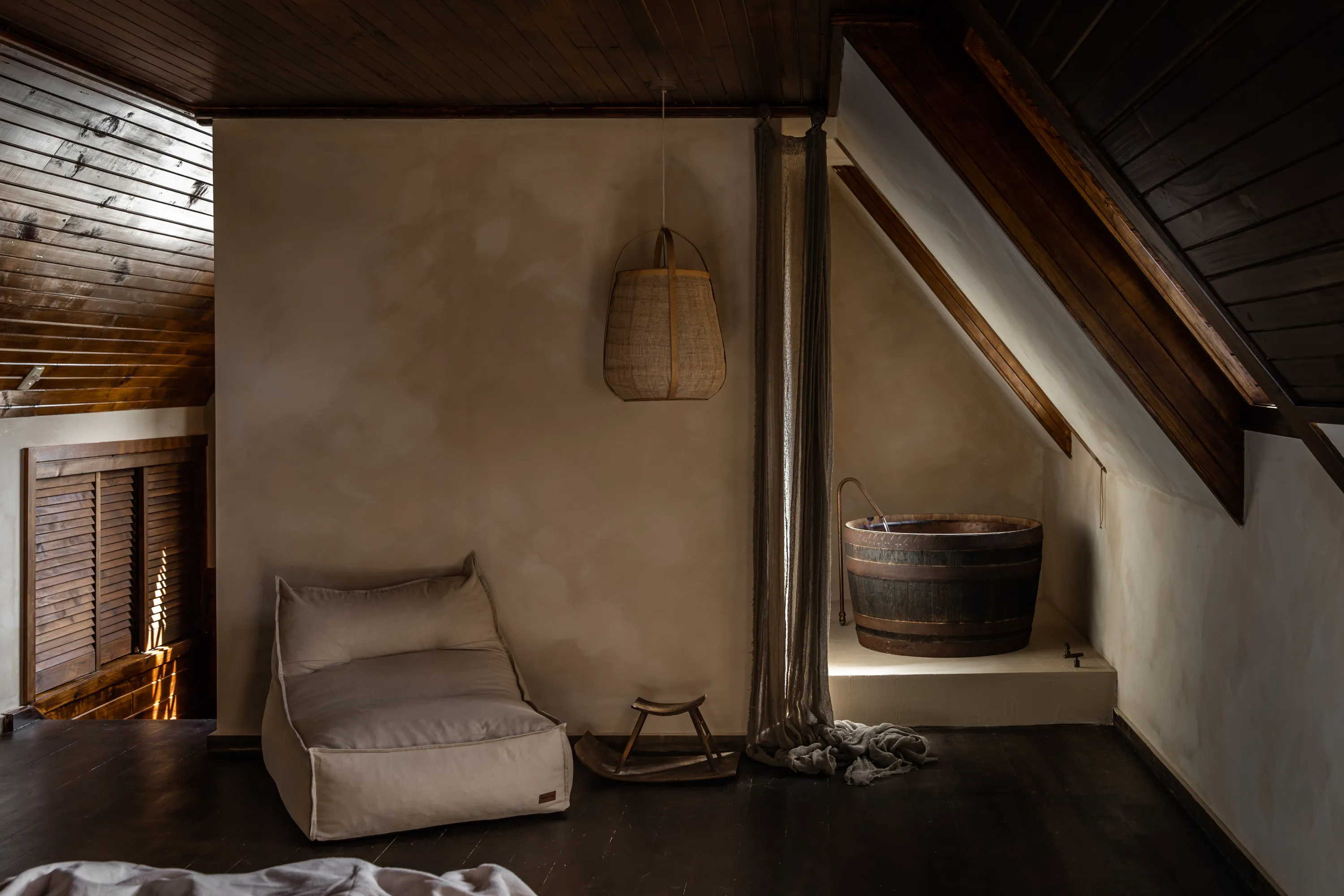 Dim nook with small bath