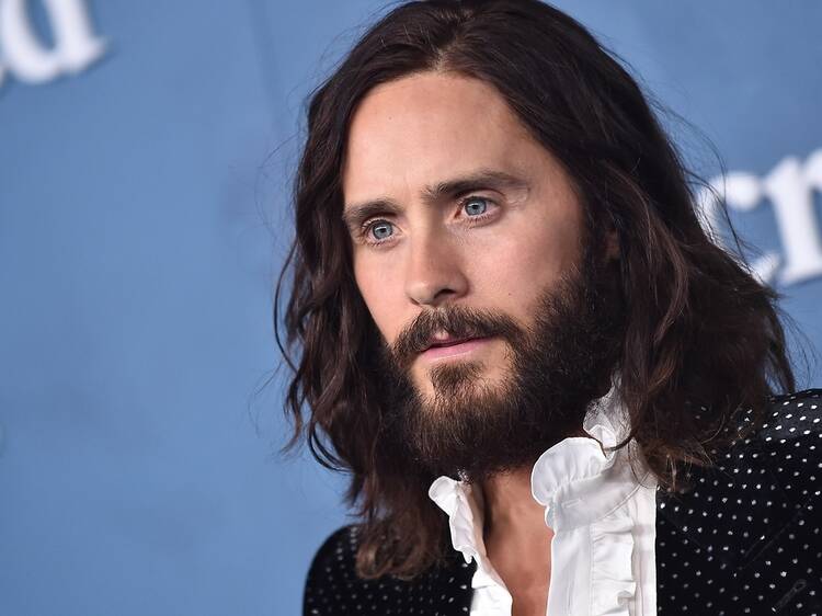 Jared Leto a Barcelona: convida un veí a pa mentre seuen en un banc de l’Eixample i el vídeo es viralitza Jared Leto a Barcelona: convida un veí a pa mentre seuen en un banc de l’Eixample i el vídeo es viralitza