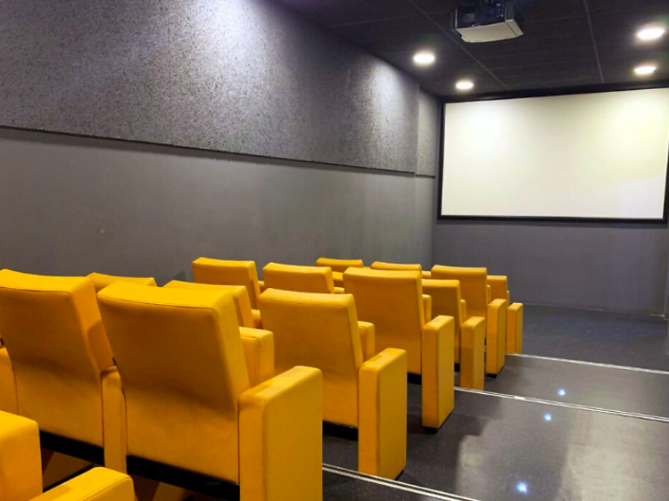 Aquest emblemàtic videoclub de Barcelona permet llogar una sala de cinema privada per veure un dels 46.000 títols de la seva col·lecció amb amics