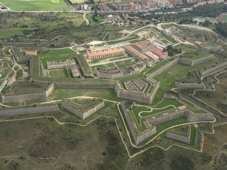 Visitar la fortalesa més gran d'Europa del segle XVIII: el Castell de Sant Ferran