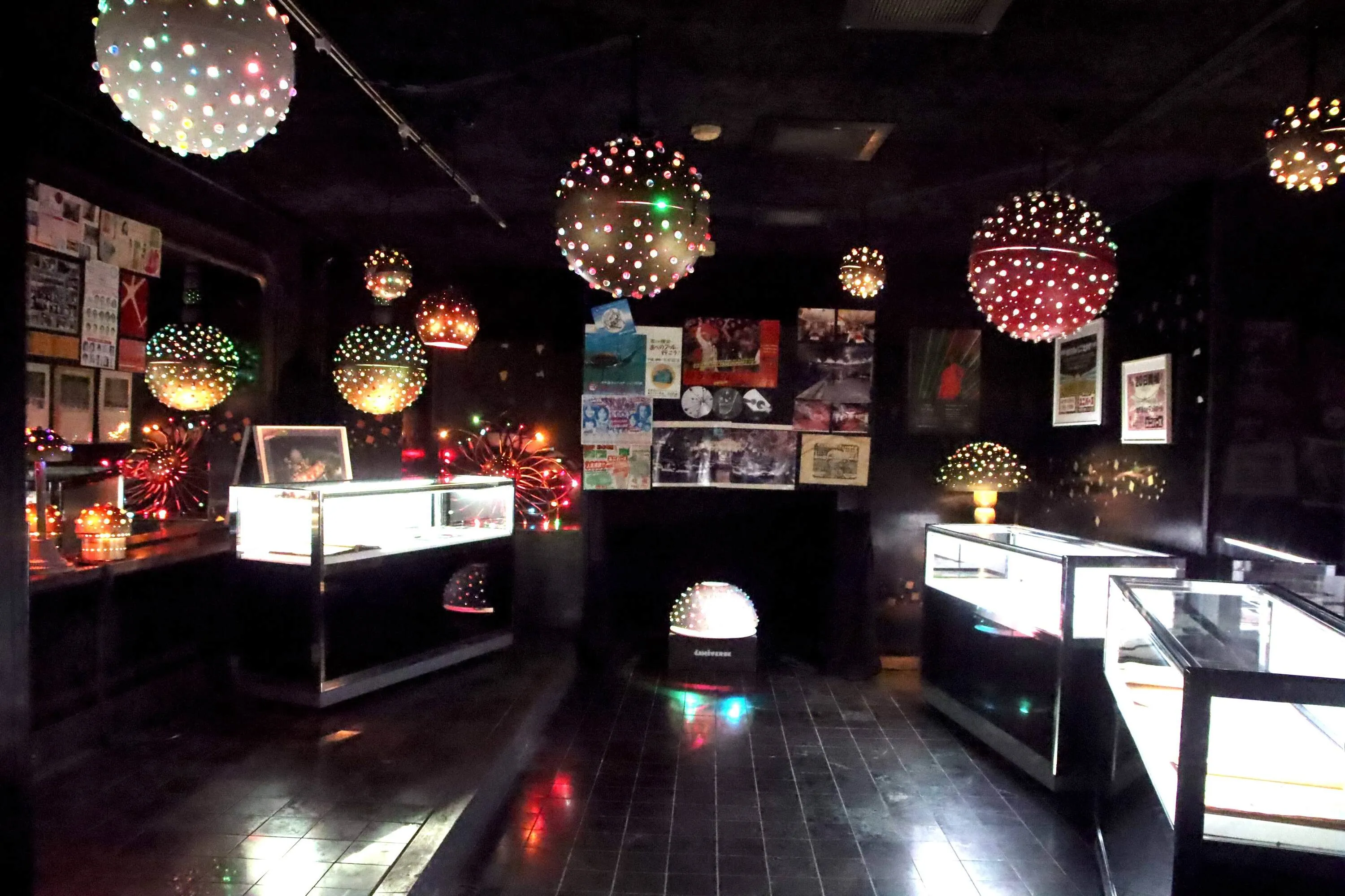 「AUGER ART ACTION 『味園大宇宙展』 presented by COSMIC LAB」