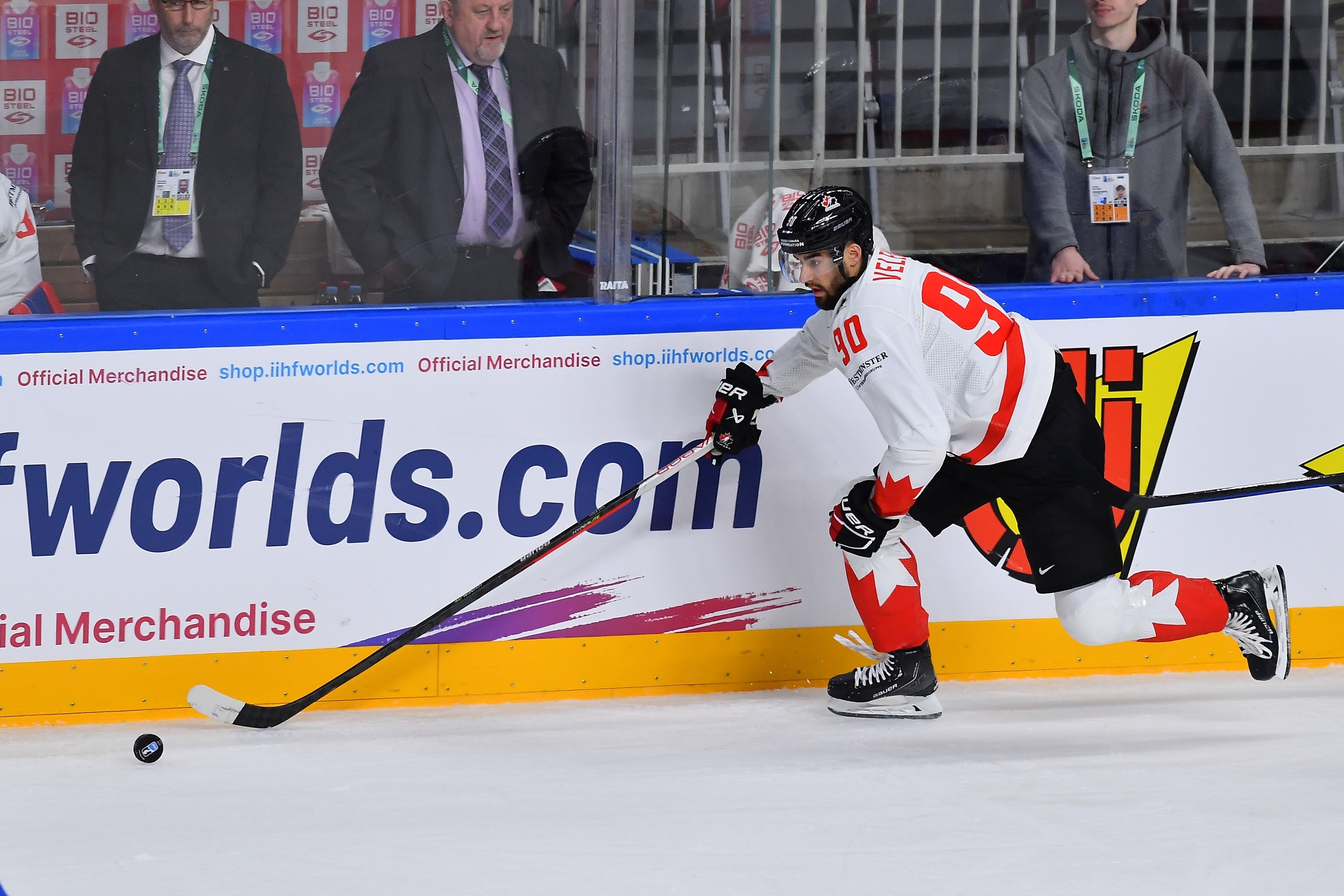 Canadiens sign Montreal-born Joe Veleno to a one-year, one-way contract