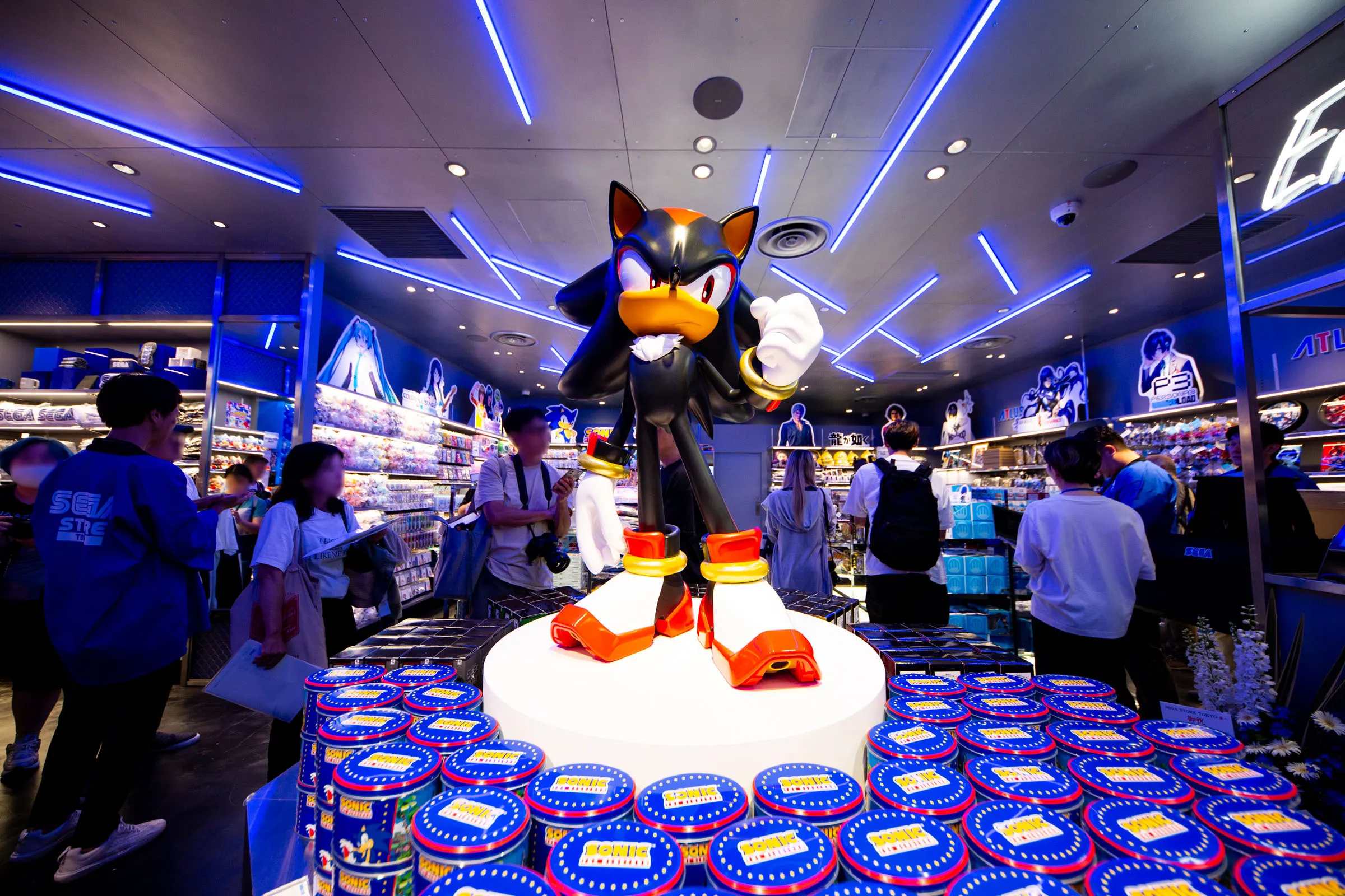 Sega Store Tokyo statue of Shadow