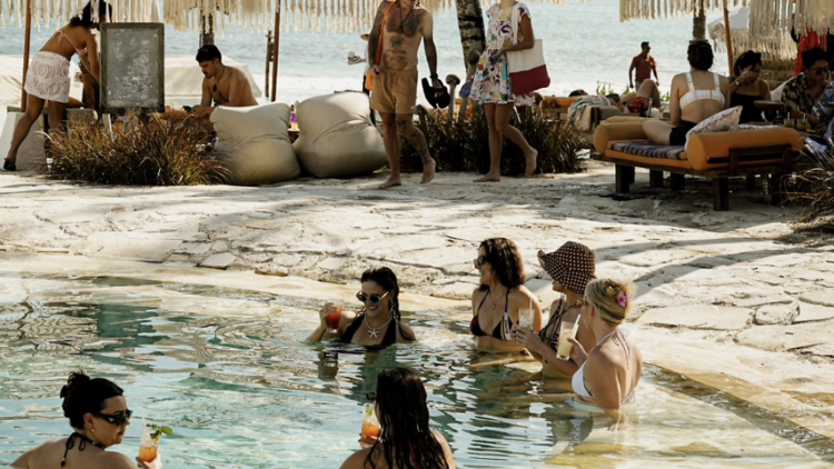 Mari Beach Club