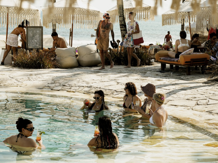 Mari Beach Club