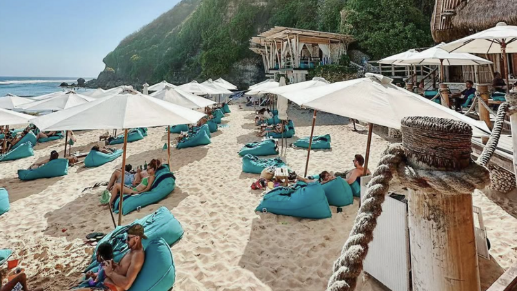 Sundays Beach Club