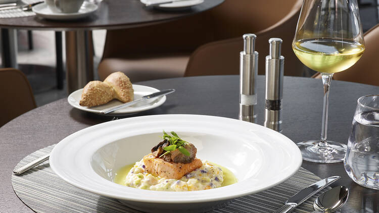 aa flagship dining