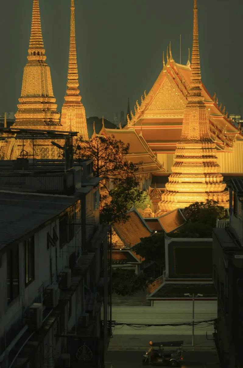 Bangkok After Dark by Chatdanai Dorkson