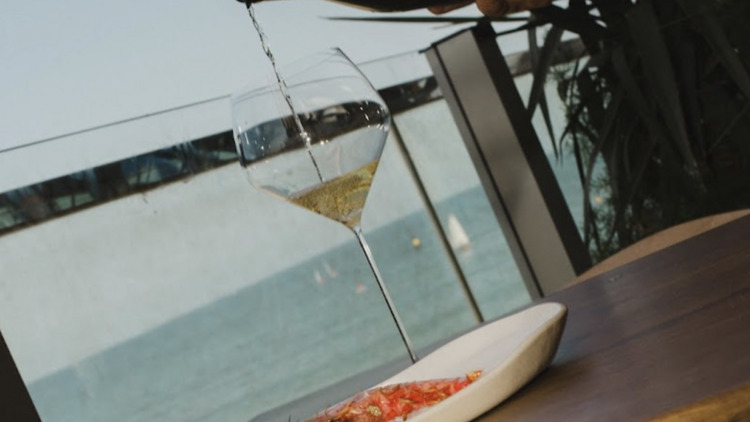 Pairing red prawns with the perfect wine