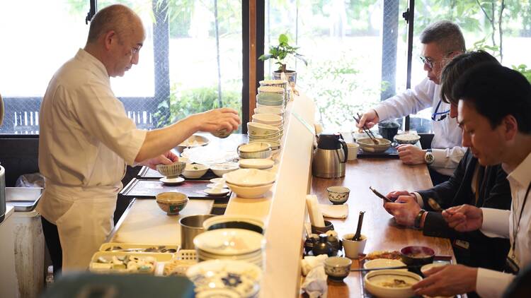 LUNCHTIME: Get set
