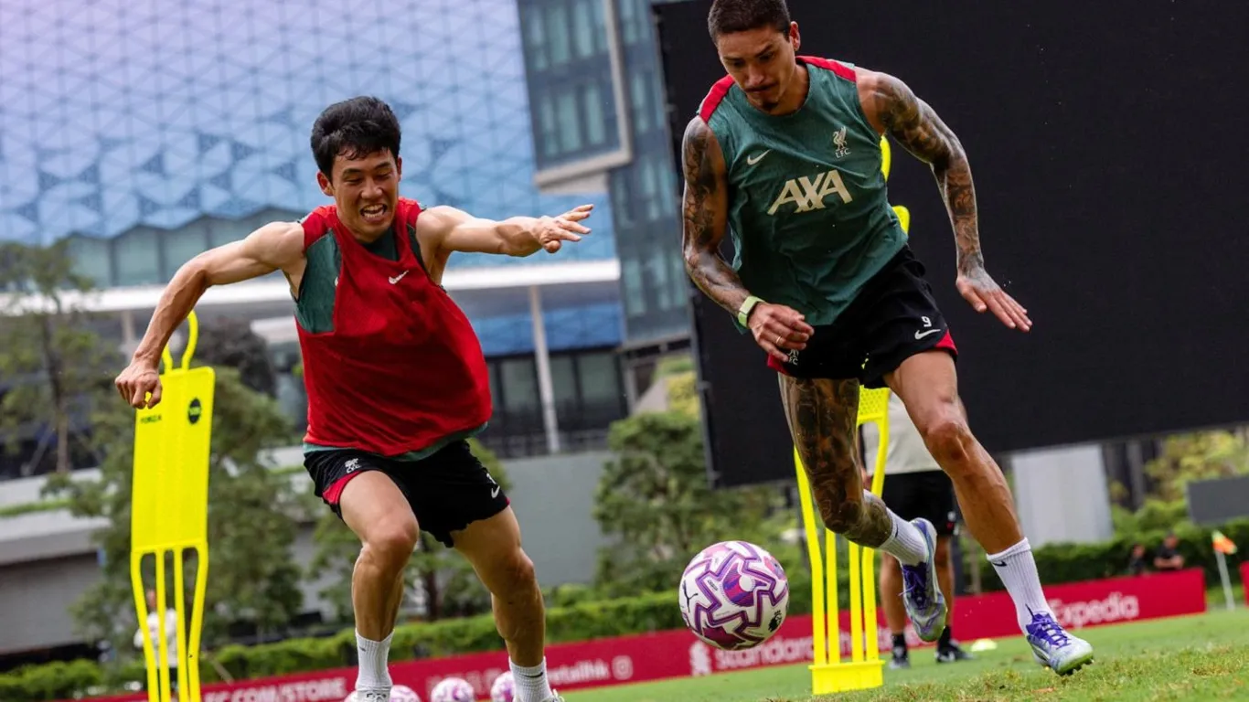 Liverpool FC in Kai Tak