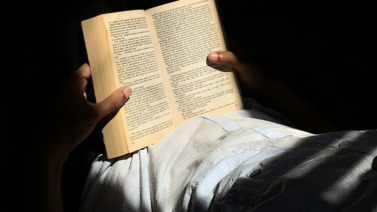 7 livres et fanzines à lire cet été pour analyser et déconstruire le milieu musical