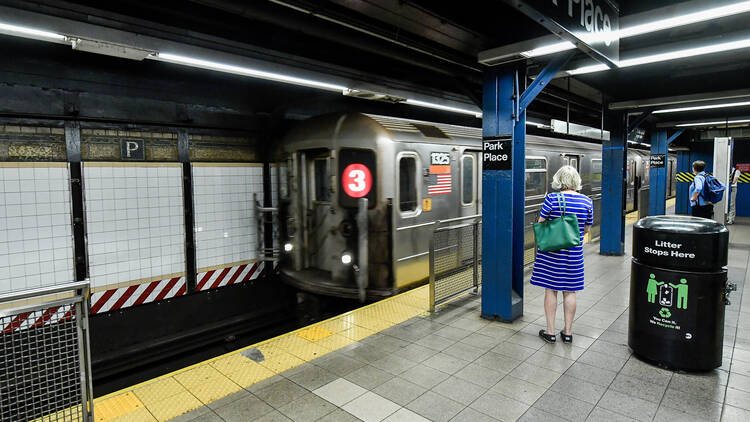 subway platform barrier