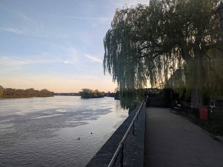 Stroll the Thames Path