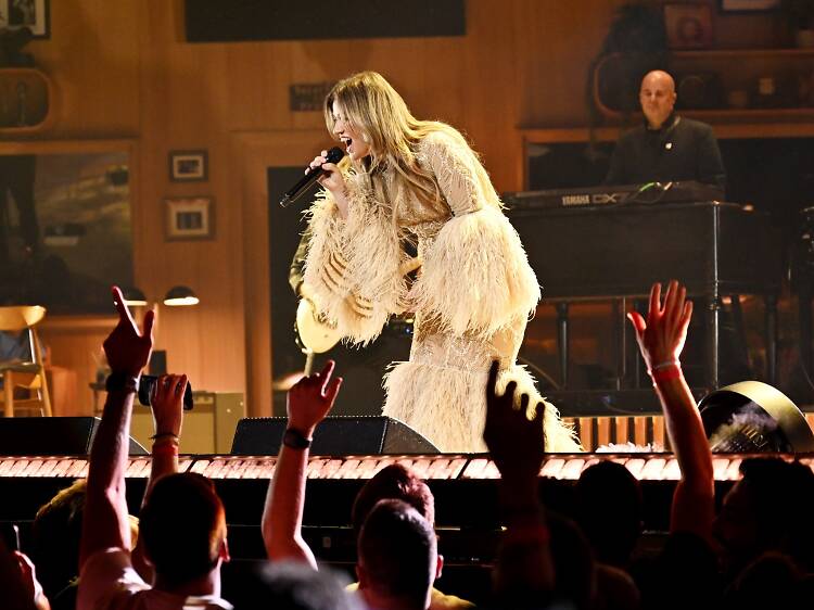 Here’s what it’s like to see Kelly Clarkson’s Studio Sessions residency in Las Vegas