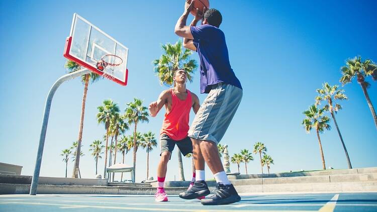 Vallcarca estrenará dos pistas de baloncesto en la calle en una zona deportiva de 2.000 m² a principios de 2026