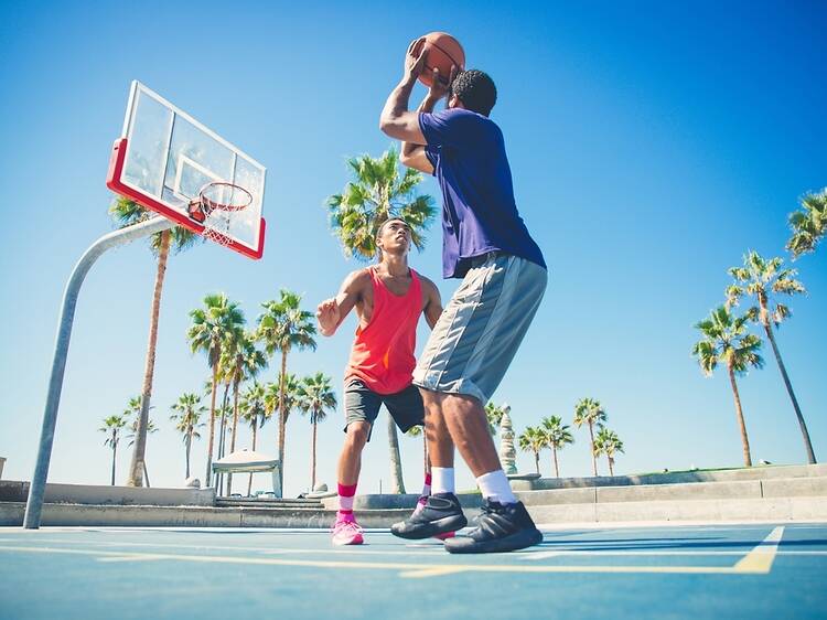 Vallcarca estrenará dos pistas de baloncesto en la calle en una zona deportiva de 2.000 m² a principios de 2026