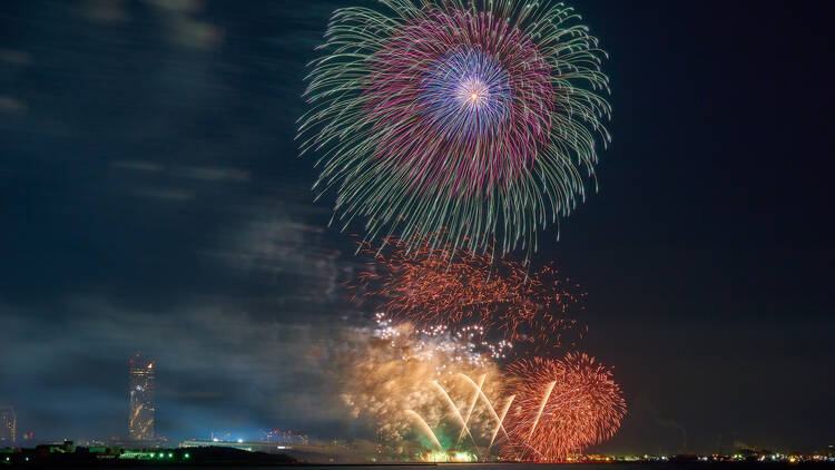 Makuhari Beach Fireworks Festa