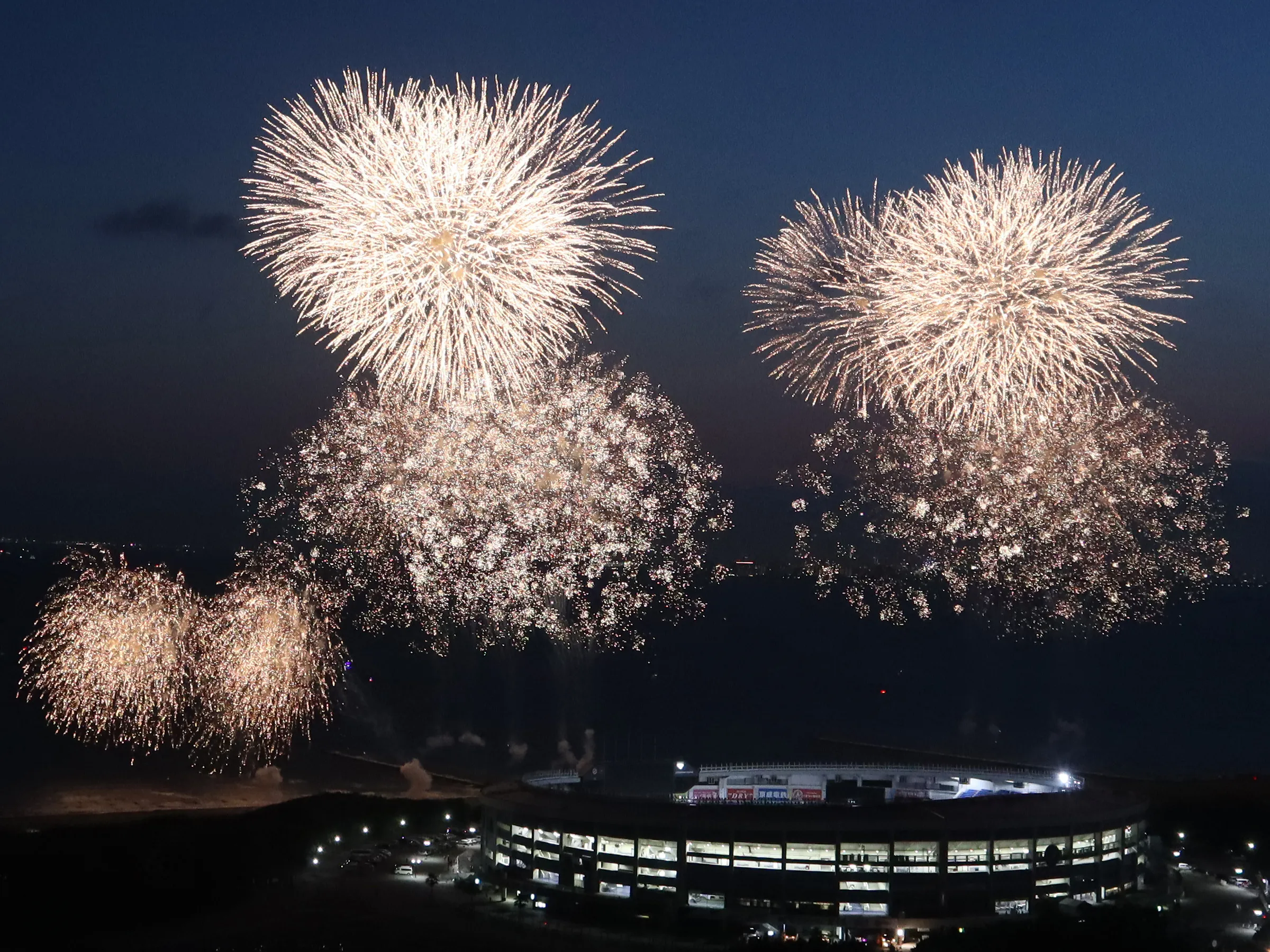 Makuhari Beach Fireworks Festa