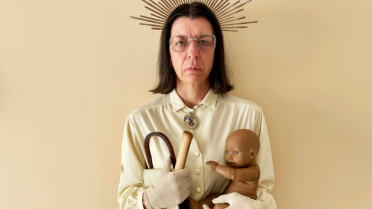 Ha sido niña, por Miss Beige.