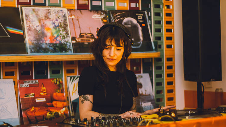 Oye Bar: vinilos, cócteles y café