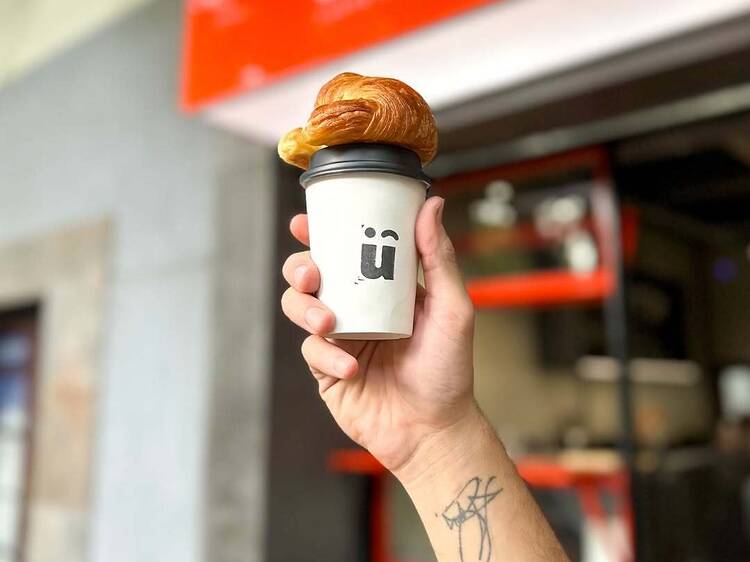 Hü – Cueva de Café: un refugio plant-based frente a Plaza Chile