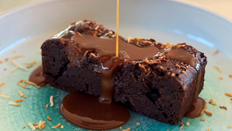 Brownie with caramel