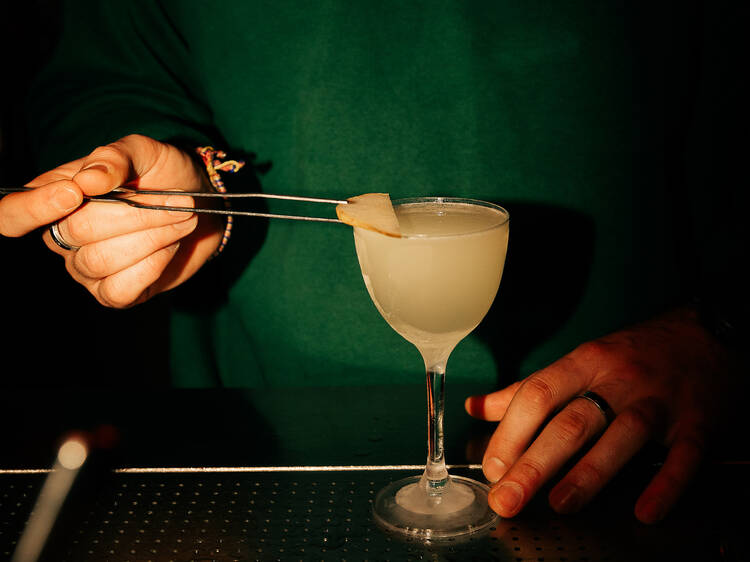 Fomos ao Fúria, onde os cocktails são ciência e o bar laboratório