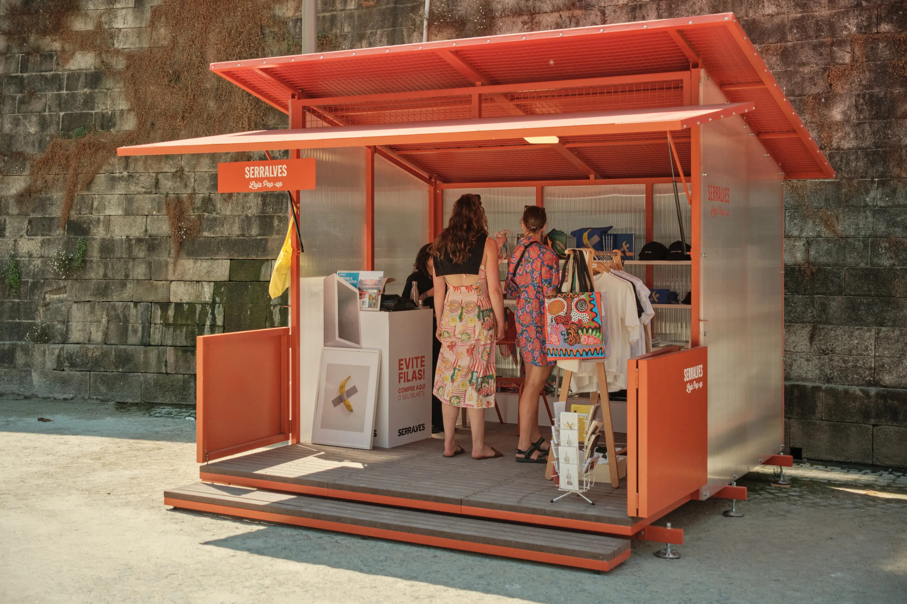 O quiosque de Serralves na praça do Time Out Market Porto