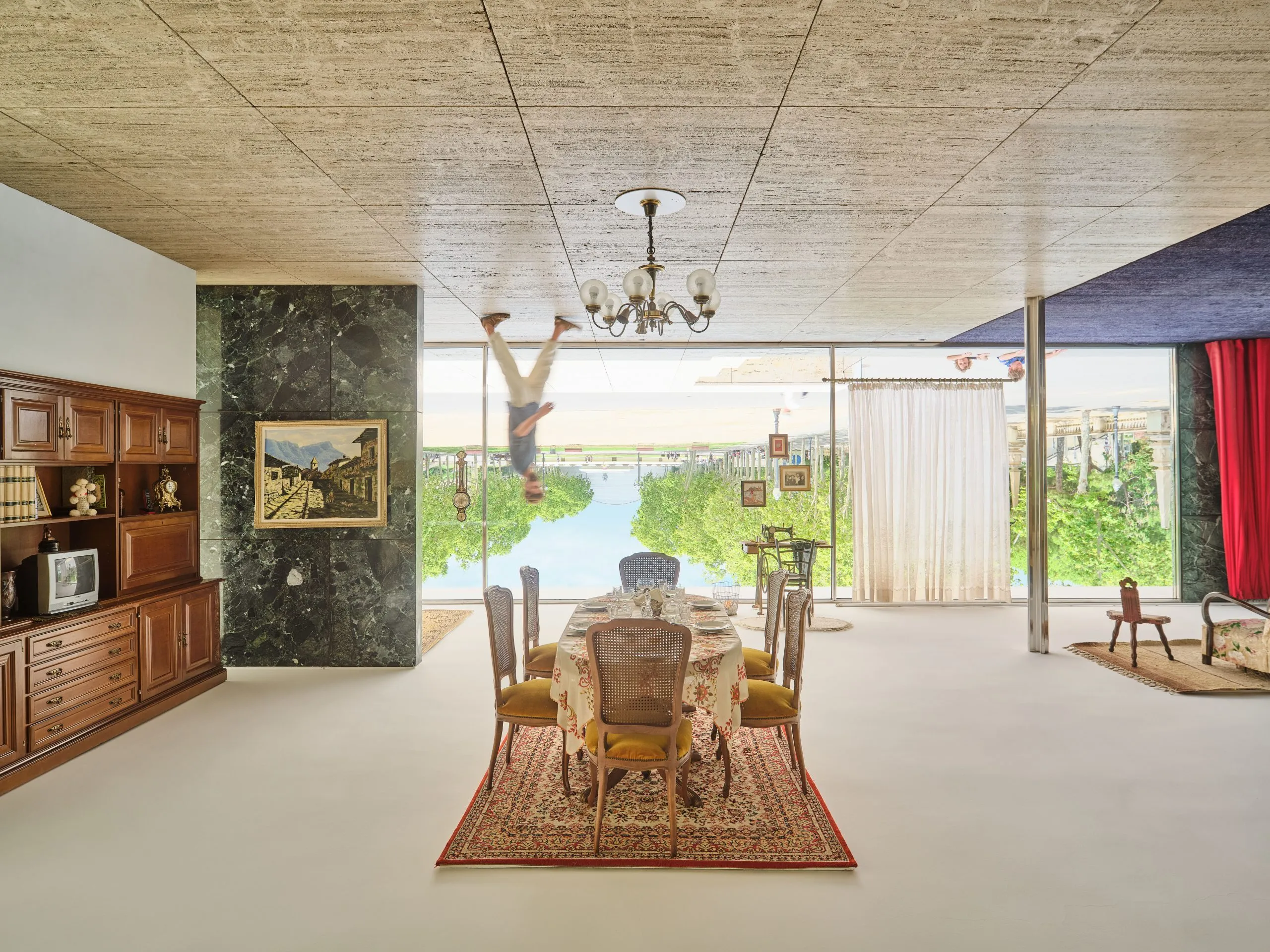 Instal·lació de Xevi Bayona al Pavelló Mies van der Rohe